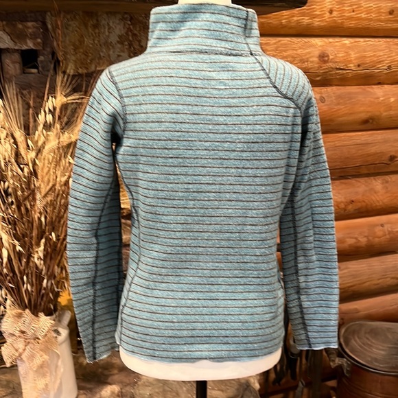 ❄️ EUC - Mountain HardWear Sweater! - Picture 2 of 6
